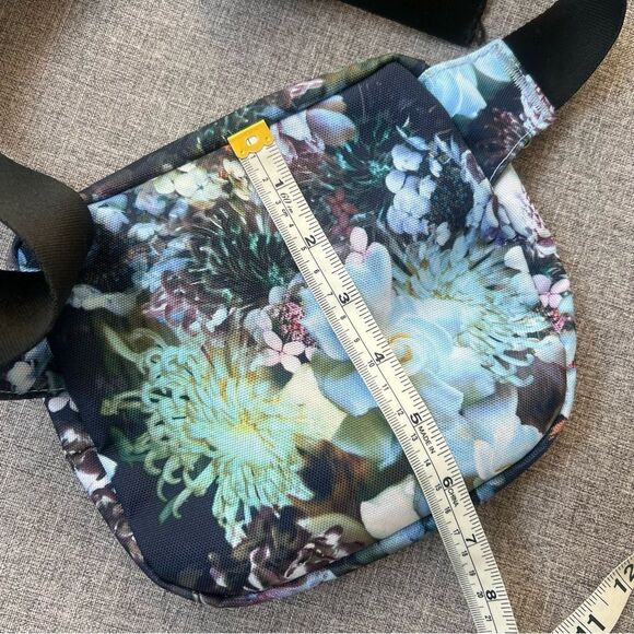 Herschel Supply Co - Fifteen Hip Pack, Winter Floral Hoffman Collection - Picture 14 of 14